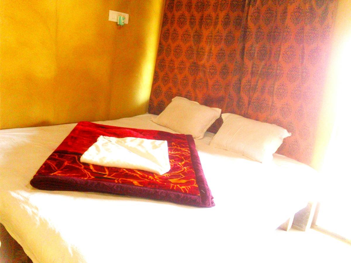Roshnai Village Resort Болпур Екстериор снимка