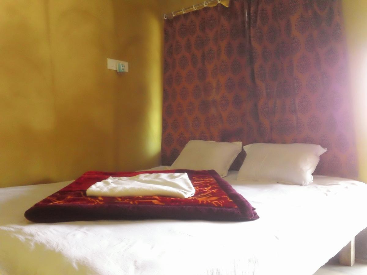 Roshnai Village Resort Болпур Екстериор снимка