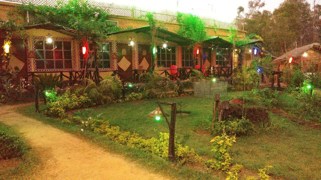 Roshnai Village Resort Болпур Екстериор снимка