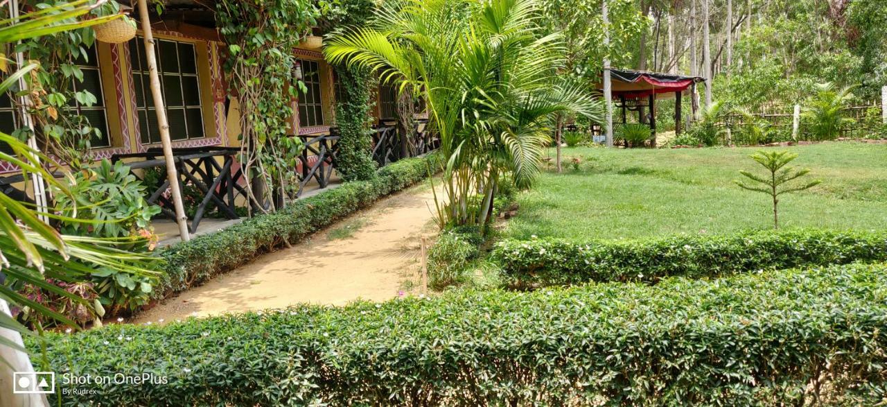 Roshnai Village Resort Болпур Екстериор снимка