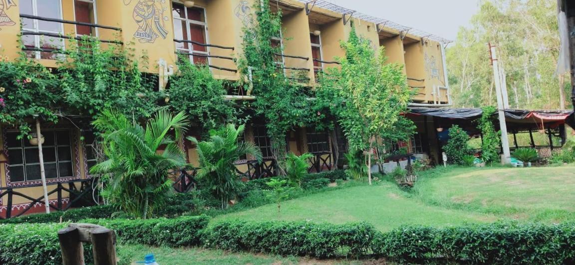Roshnai Village Resort Болпур Екстериор снимка