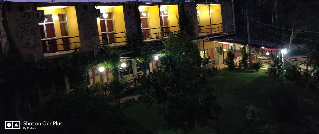 Roshnai Village Resort Болпур Екстериор снимка