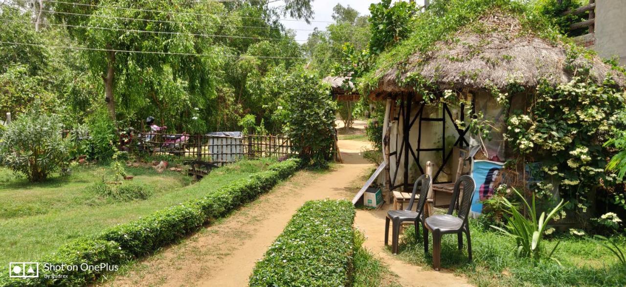 Roshnai Village Resort Болпур Екстериор снимка